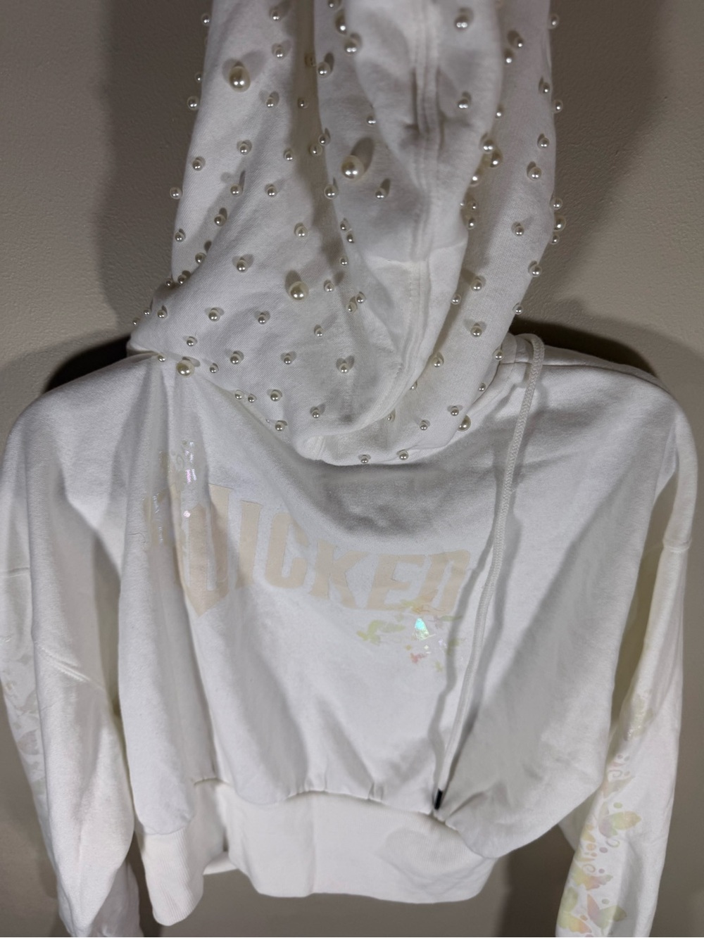Pearl-Embellished White Cropped Hoodie Sweatshirt -